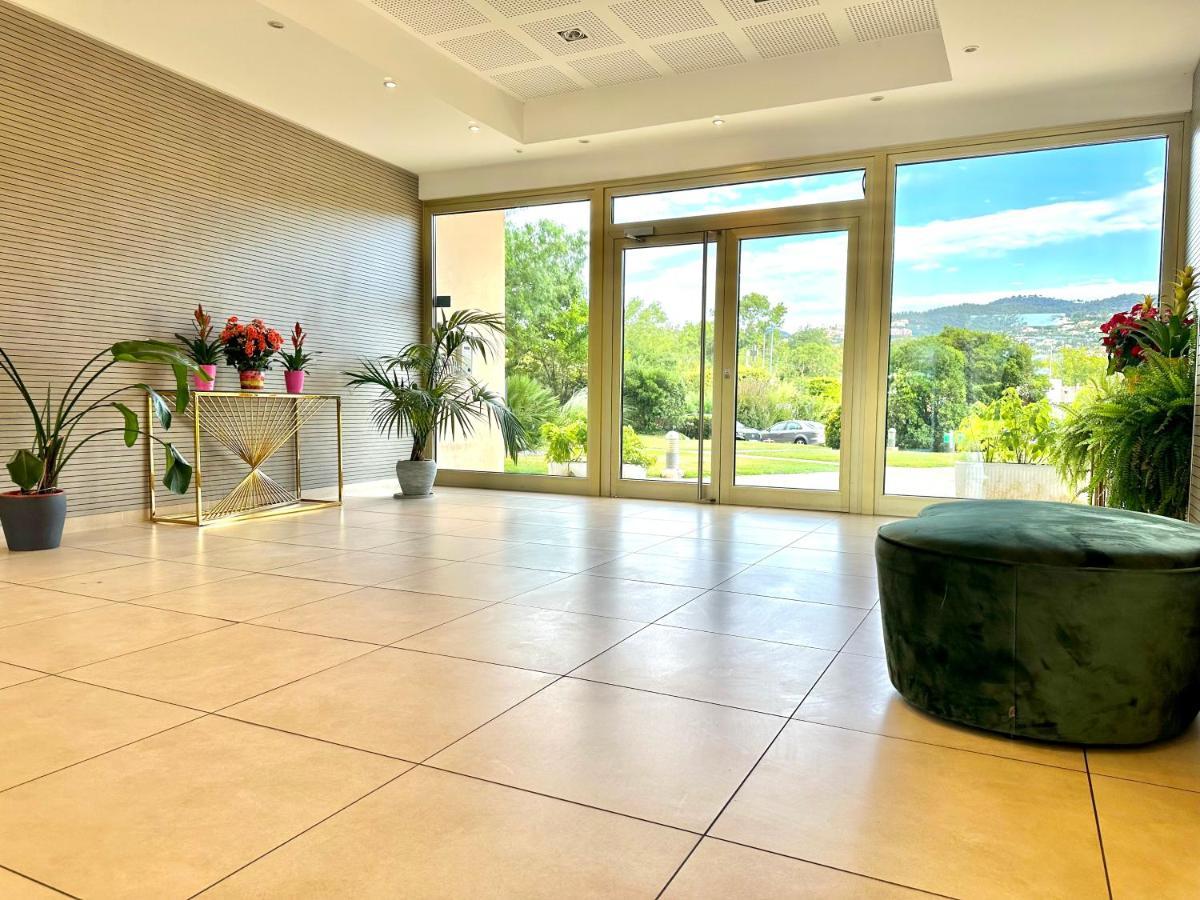 My Resid Appart Cannes Marina Vue Piscine Mandelieu-la-Napoule Exterior photo